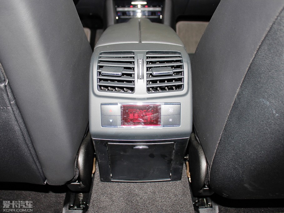 2012YE E 300L rкA