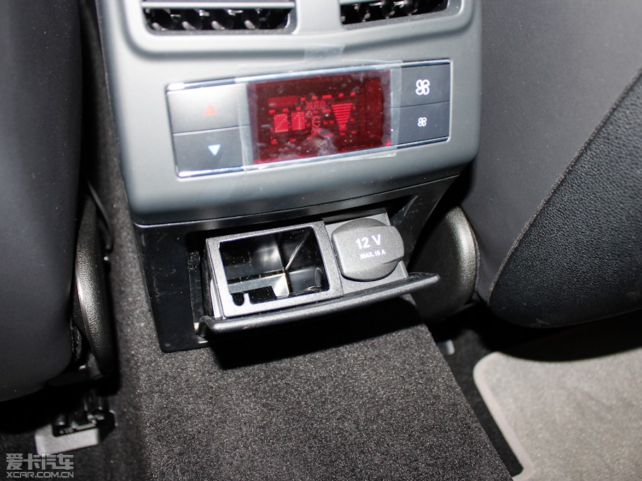 2012YE E 300L rкA