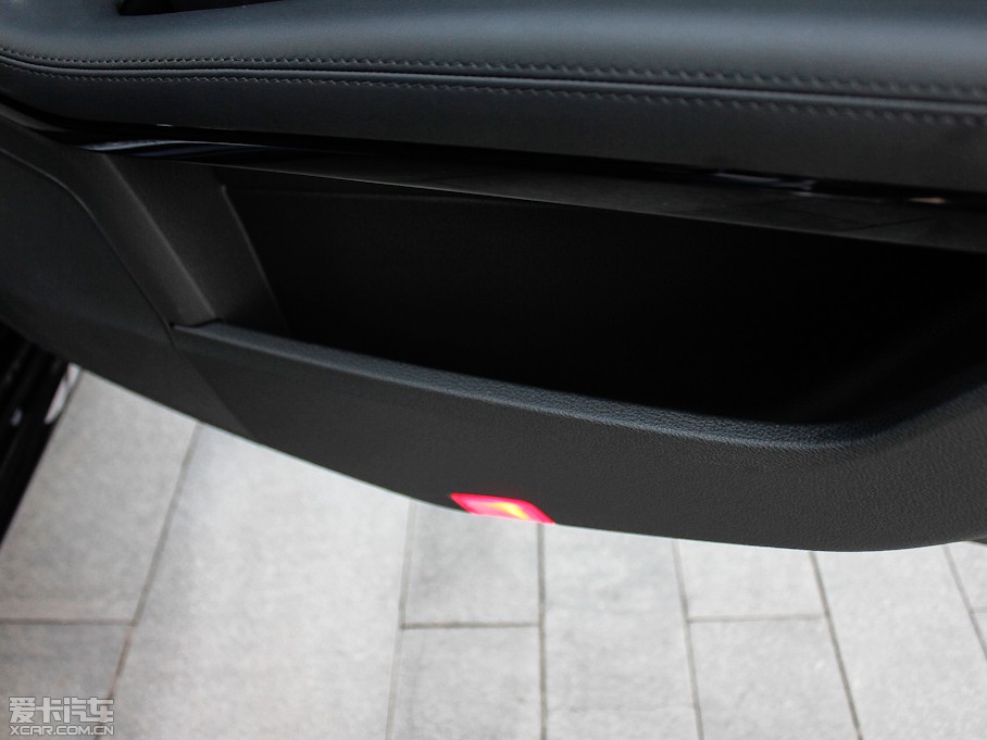 2012YE E 300L rкA