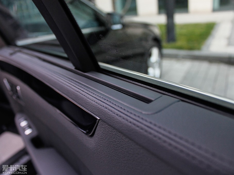 2012YE E 300L rкA