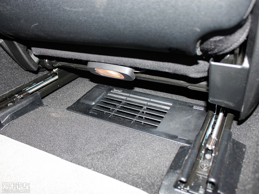 2012YE E 300L rкA