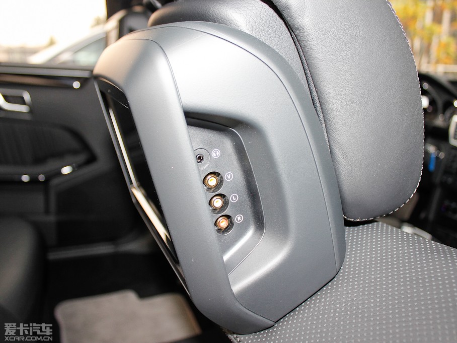 2012YE E 300L rкA