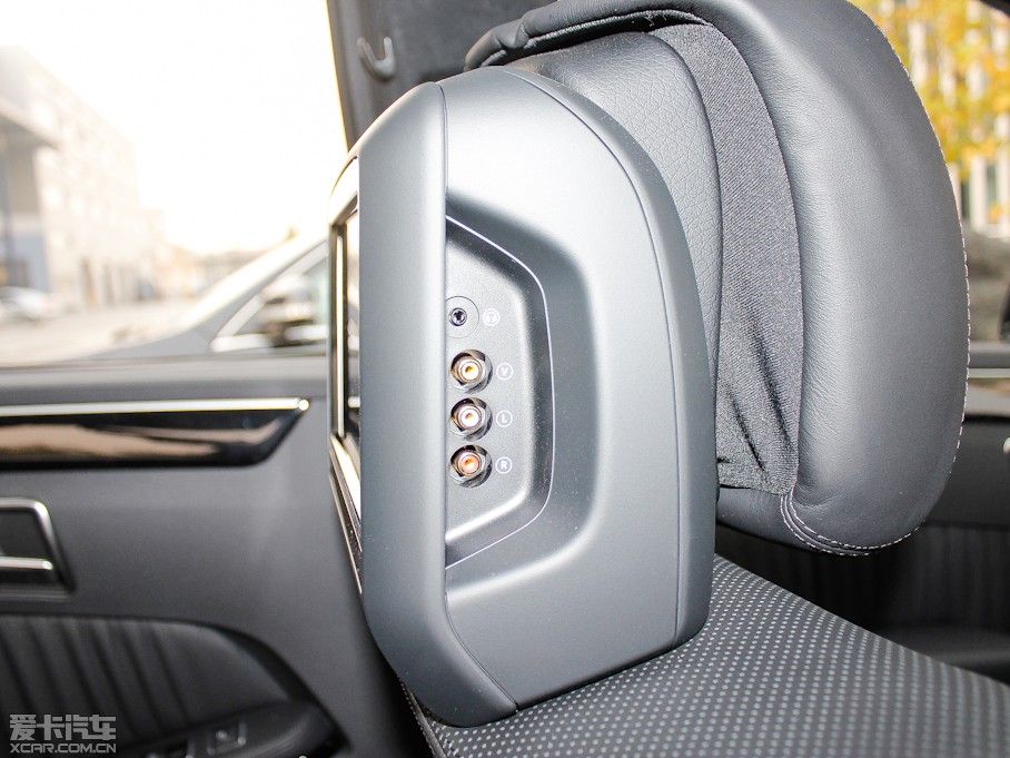 2012YE E 300L rкA