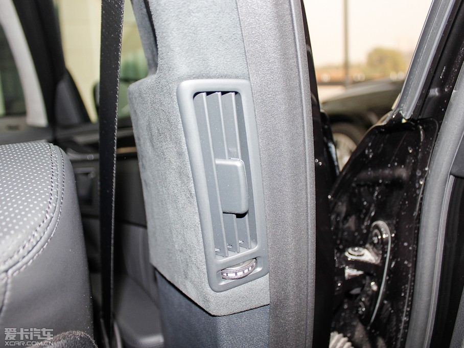 2012YE E 300L rкA