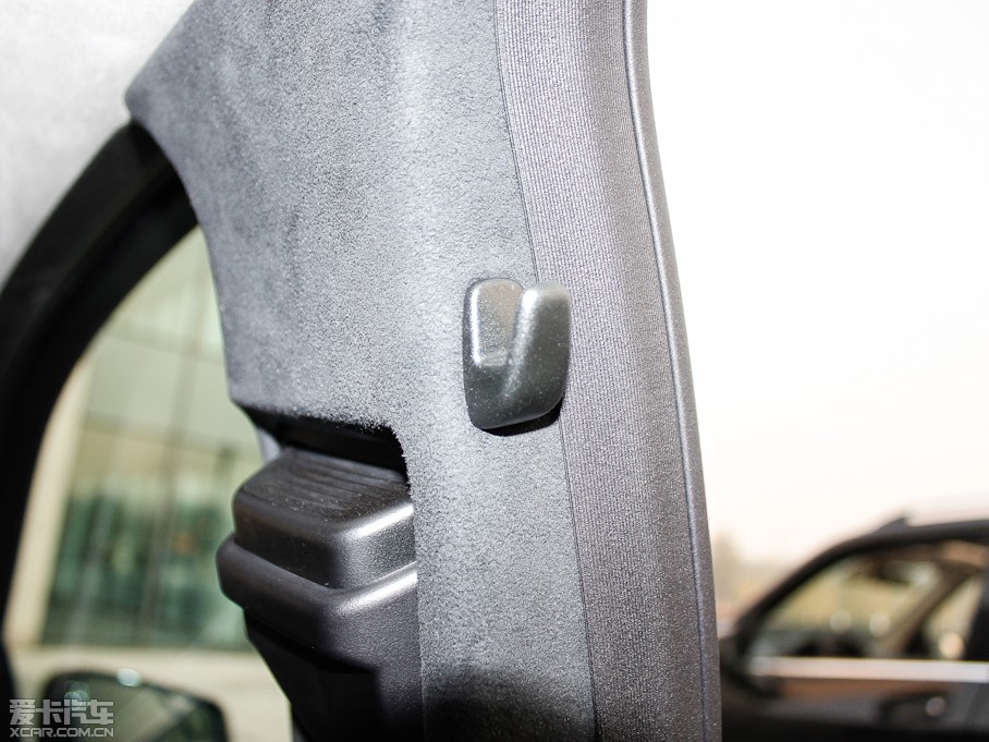 2012YE E 300L rкA