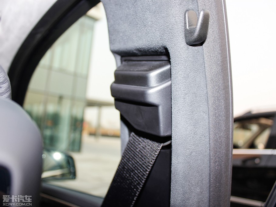 2012YE E 300L rкA