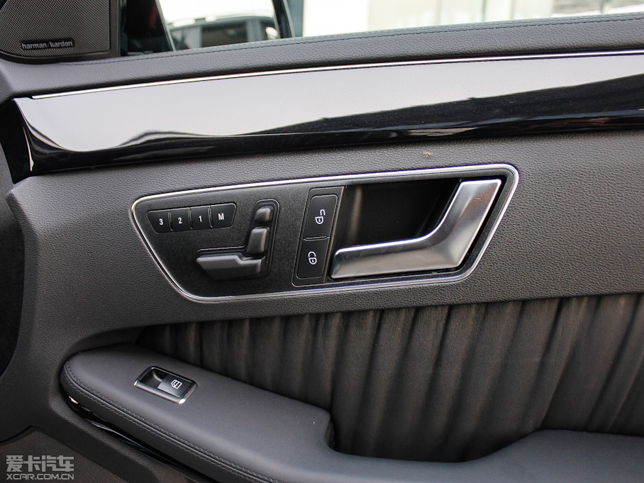 2012YE E 300L rкA