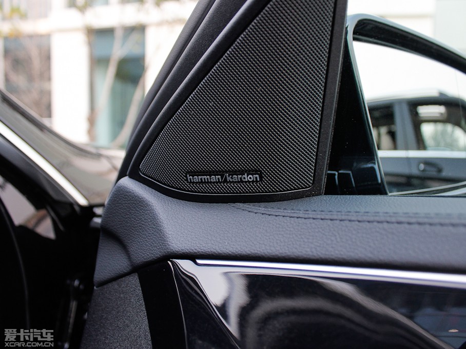 2012YE E 300L rкA