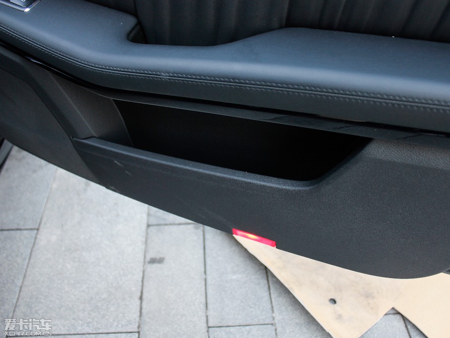 2012YE E 300L rкA