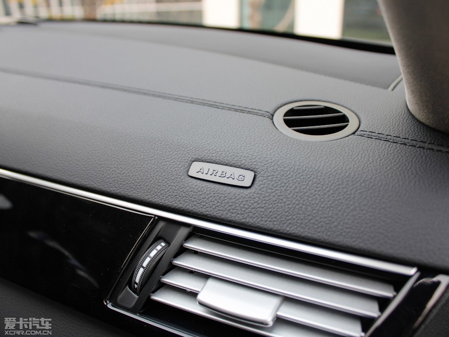 2012YE E 300L rкA