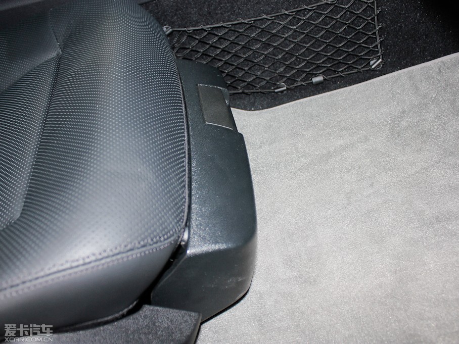 2012YE E 300L rкA