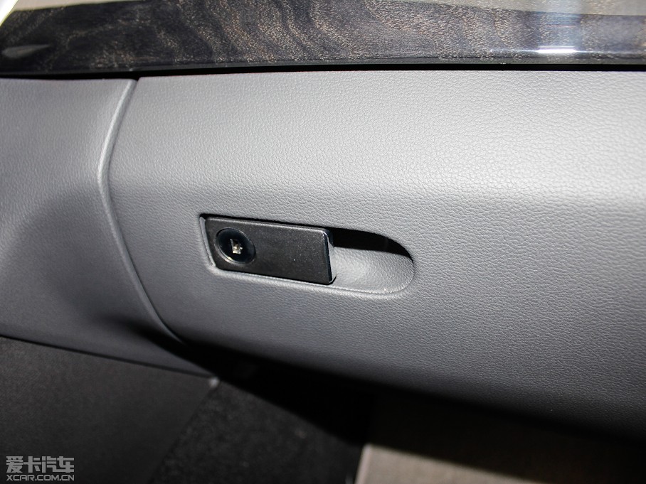 2012YE E 300L rкA