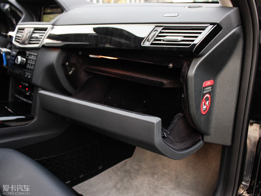 2012YE E 300L rкA