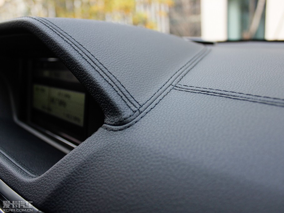 2012YE E 300L rкA