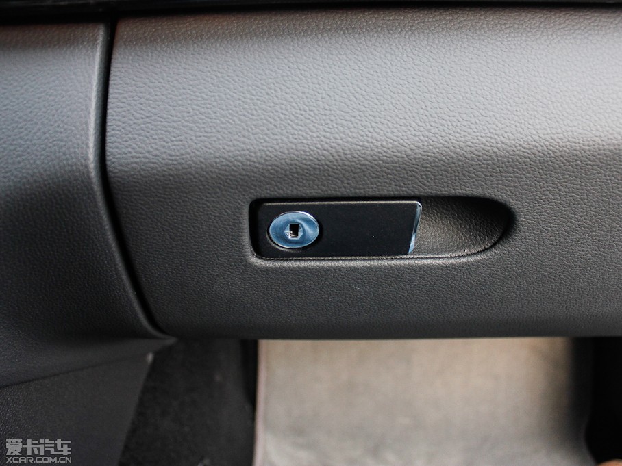 2012YE E 300L rкA