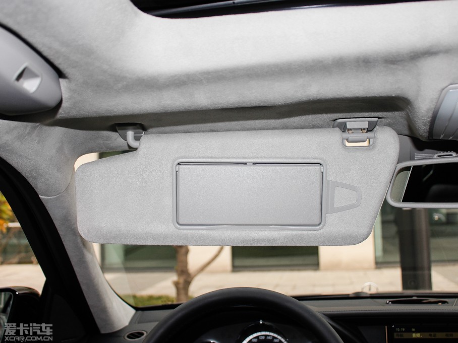 2012YE E 300L rкA