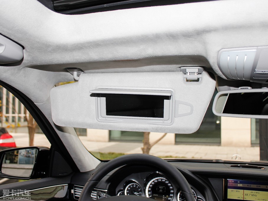 2012YE E 300L rкA