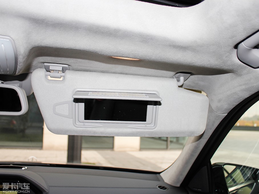 2012YE E 300L rкA