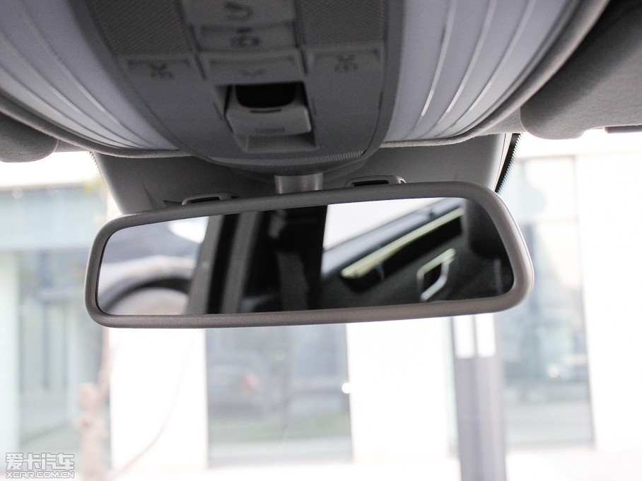 2012YE E 300L rкA