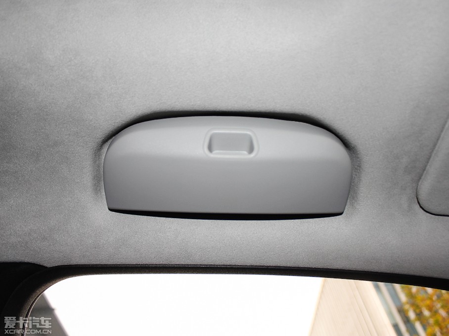 2012YE E 300L rкA