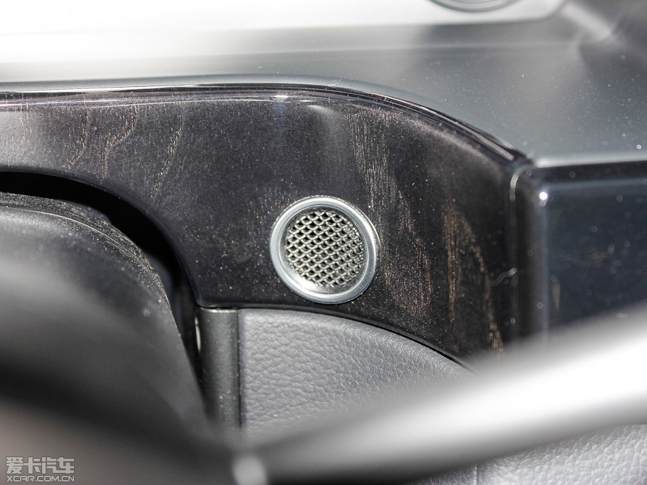 2012YE E 300L rкA