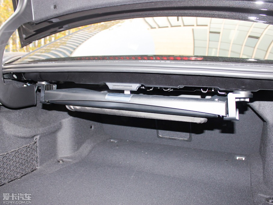 2012YE E 300L rкA