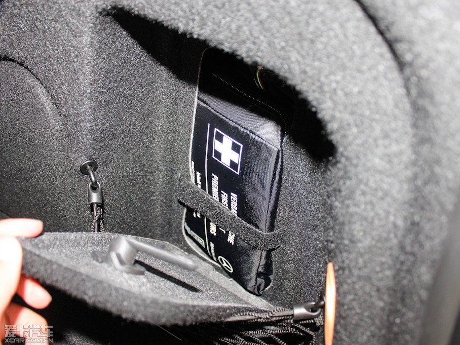 2012YE E 300L rкA