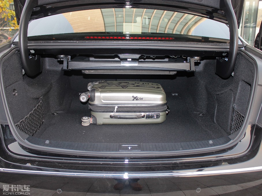 2012YE E 300L rкA