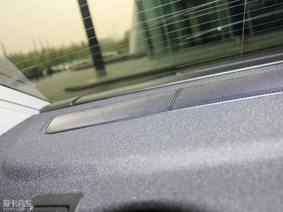 2012YE E 300L rкA