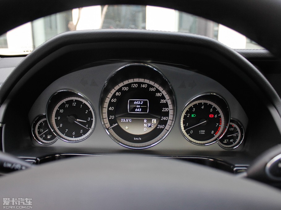 2012YE E 300L rкA