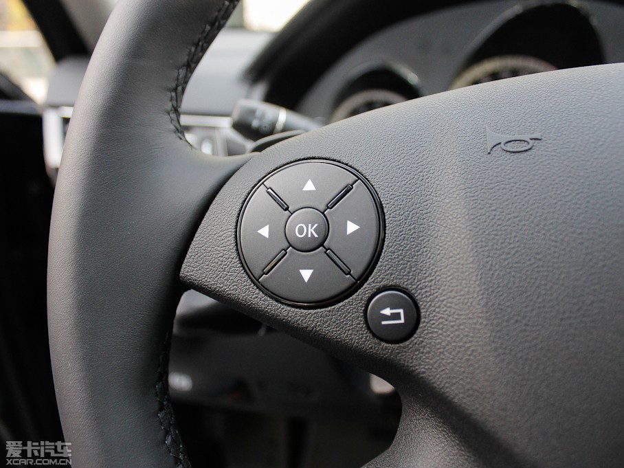 2012YE E 300L rкA