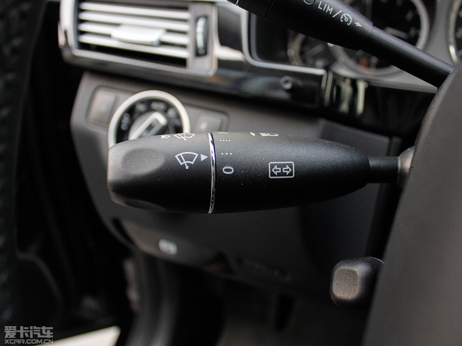 2012YE E 300L rкA