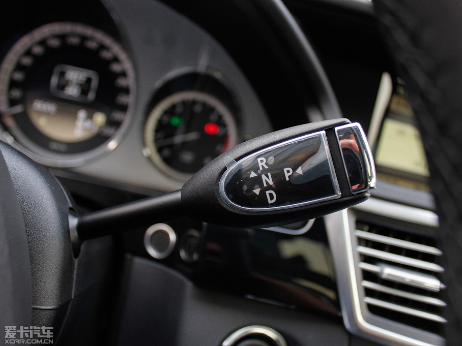 2012YE E 300L rкA