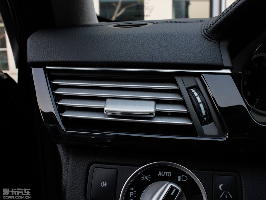 2012YE E 300L rкA