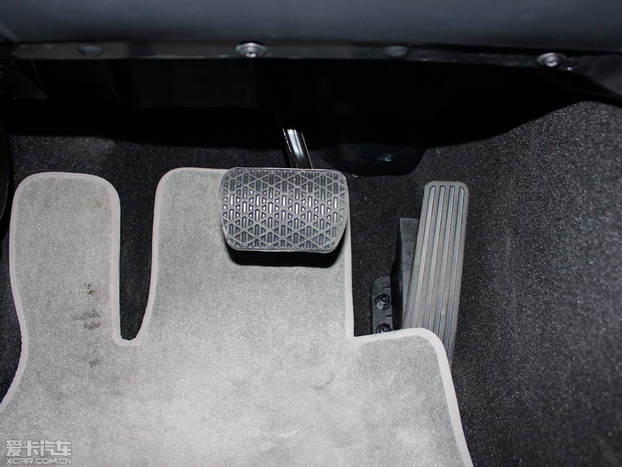 2012YE E 300L rкA