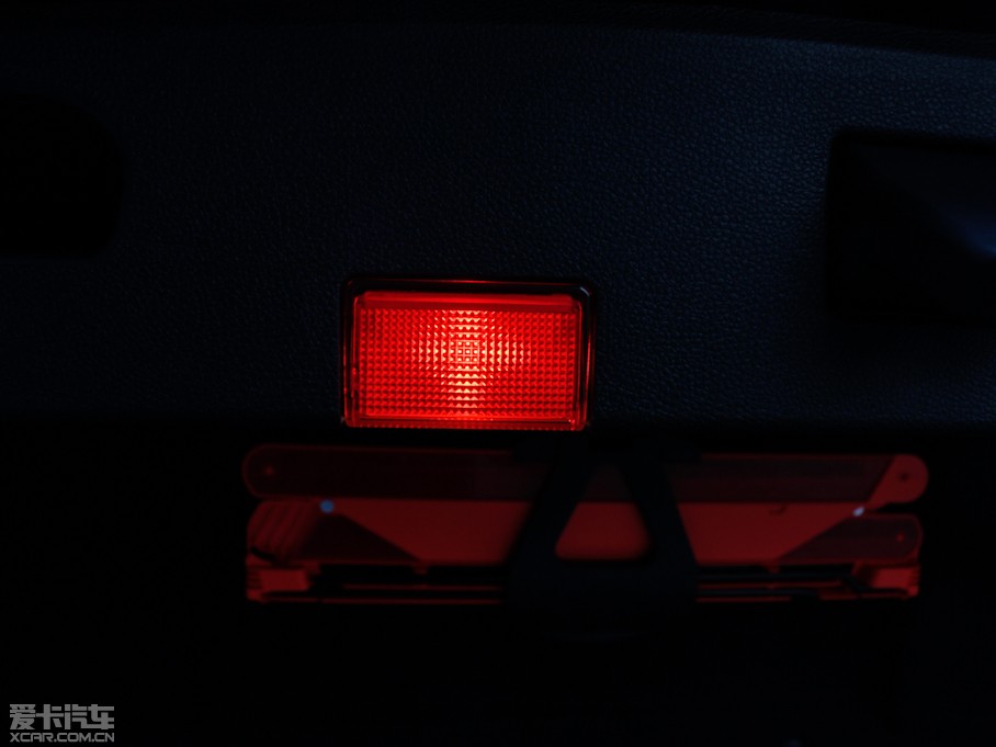 2012YE E 300L rкA