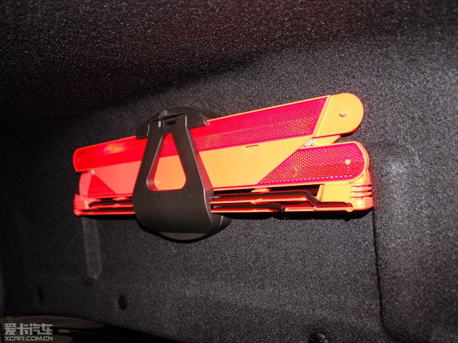 2012YE E 300L rкA