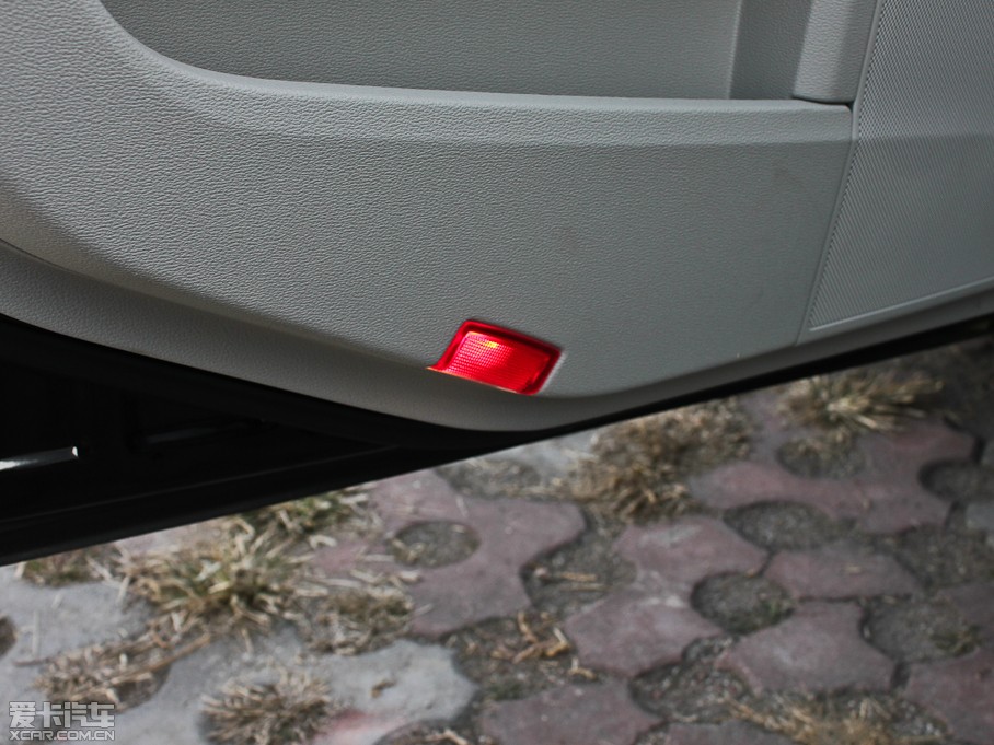 2012YE E 200L CGIŰ