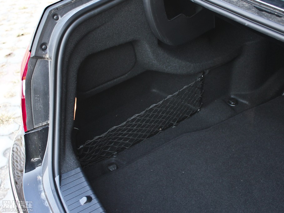 2012YE E 200L CGIŰ