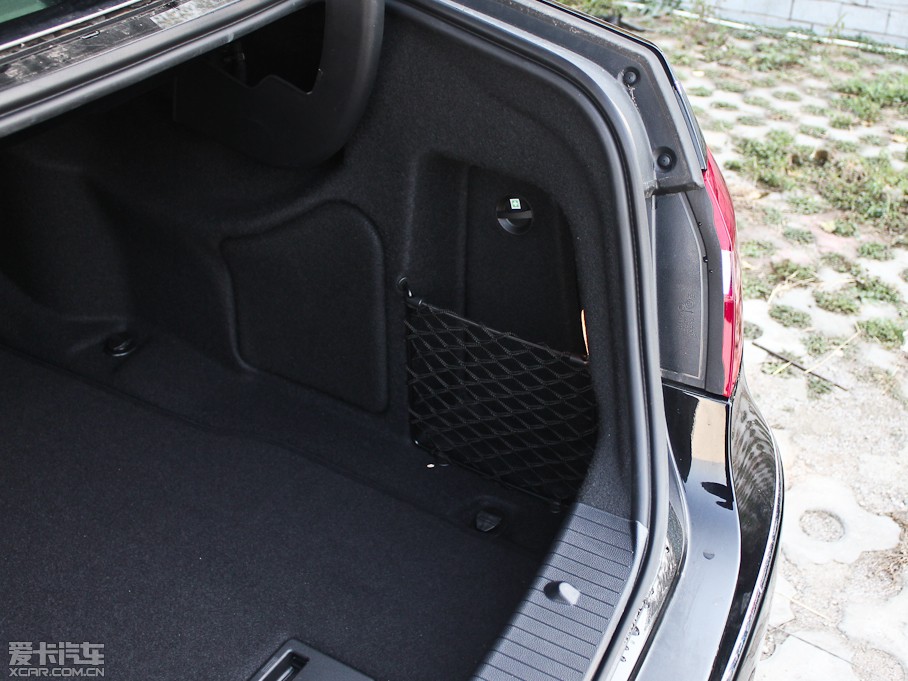 2012YE E 200L CGIŰ