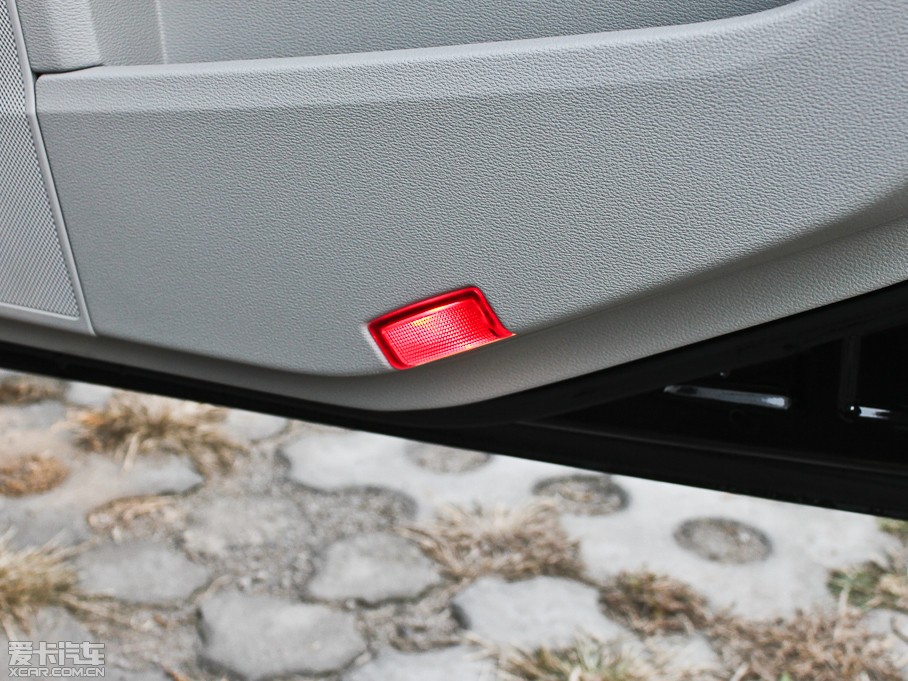 2012YE E 200L CGIŰ