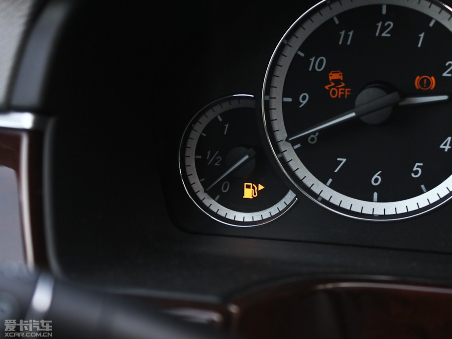 2012��YE�� E 200L CGI��(y��u)�Ű�