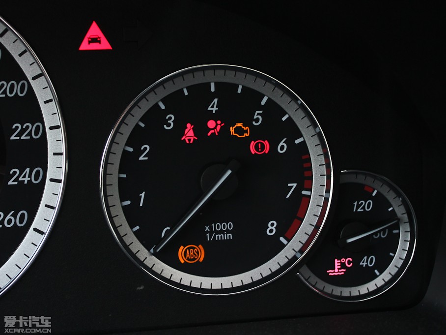 2012��YE�� E 200L CGI���Ű�