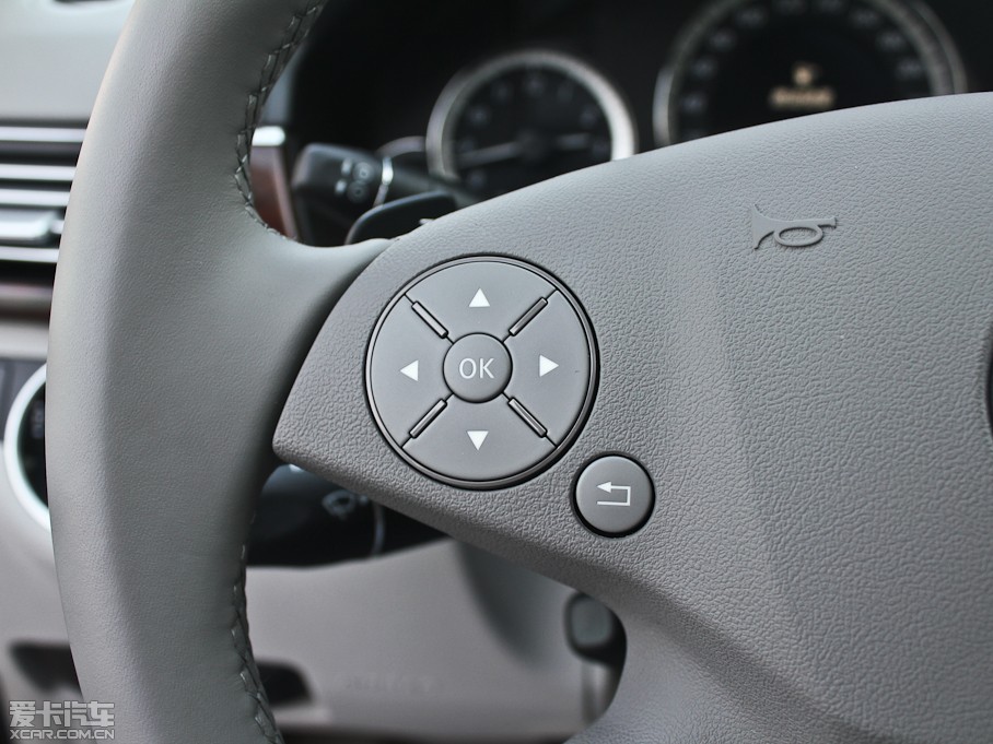 2012��YE�� E 200L CGI��(y��u)�Ű�