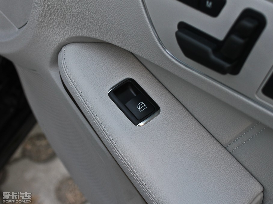 2012��YE�� E 200L CGI���Ű�