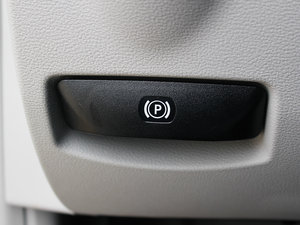 2012款E 300L 优雅版 驻车制动器
