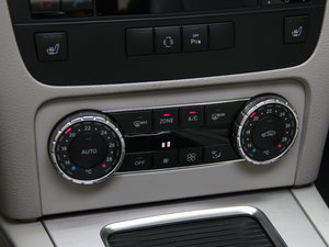 2013Ŀ GLK 300 4MATIC r  п؅^