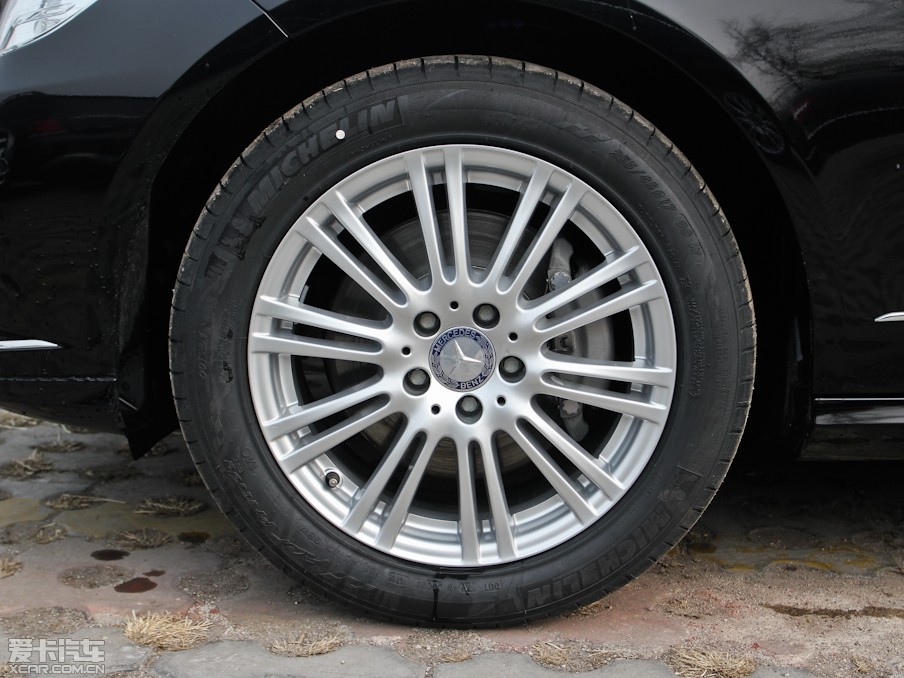 2013YE E 260L CGIŰ