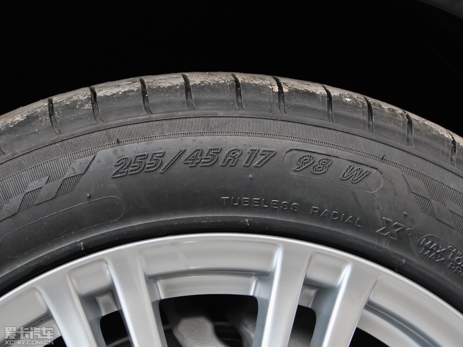 2013YE E 260L CGIŰ