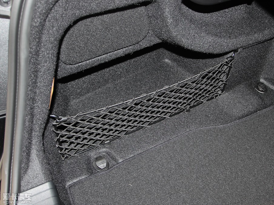 2013YE E 260L CGIŰ